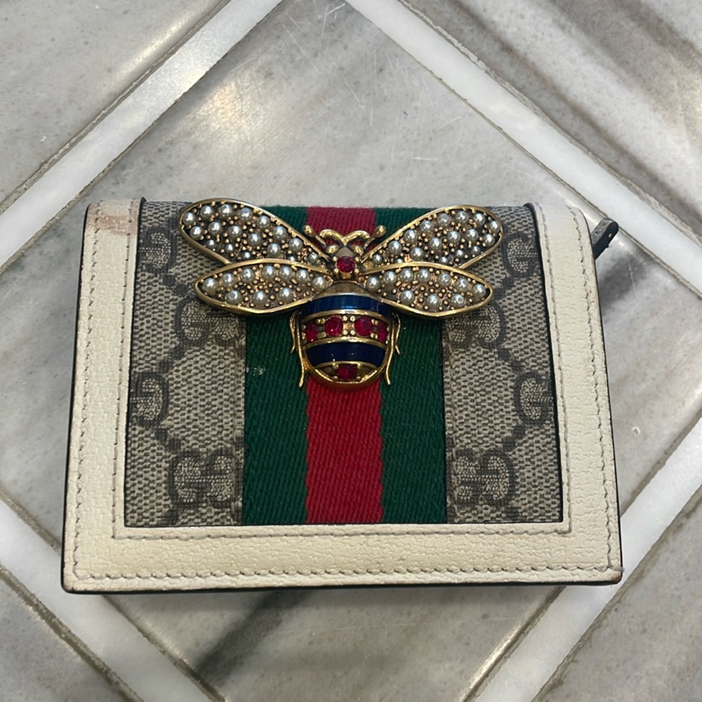 Gucci Queen Margaret leather wallet with pearl and rhinestone bug